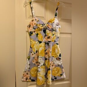 Speechless Floral Mini Dress
Side pockets,built-in bra, A-Line